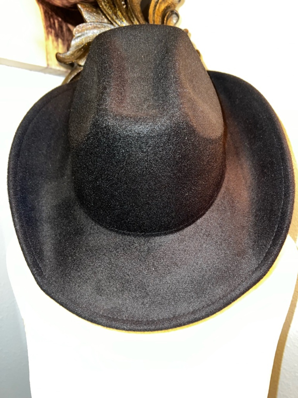 Women’s black cowboy hat